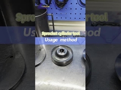 Das Fahrzeug ist mit einer Maschine ausgestattet, die mit einer Maschine ausgestattet ist.