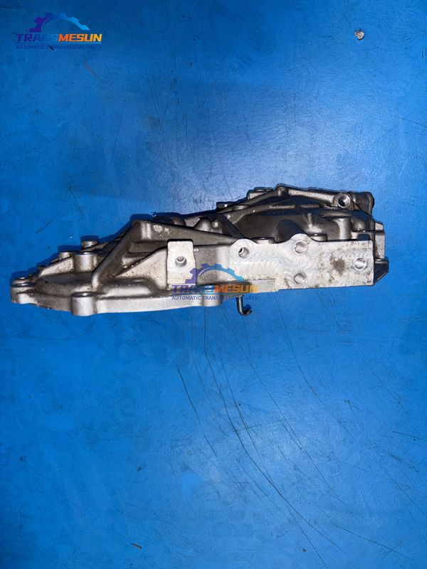 Rückseite des K114 CVT-Getriebegehäuses mit fünf Befestigungslöchern für das 2019er Modell Toyota C-HR 2.0L CVT-Getriebe.